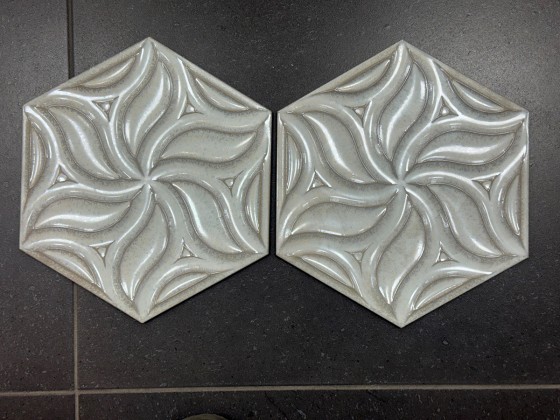 NB16529 Ivy Hexagon Mist 285x330mm - 1m²