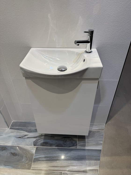 S7005657 Drift 450x350mm White Gloss Cloakroom Wall Mounted 1Taphole Basin Unit