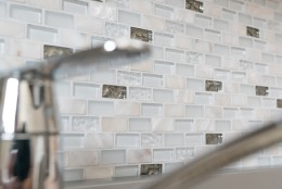 Mosaic Sheraton White Glass & Seashell Mixed Wall Tile 300x285mm