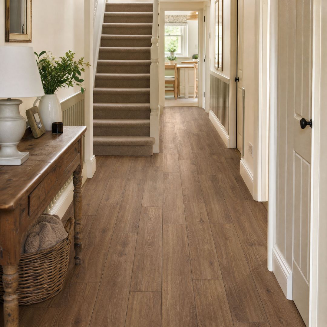 Rustic country hallway with brown wood-effect floor tiles