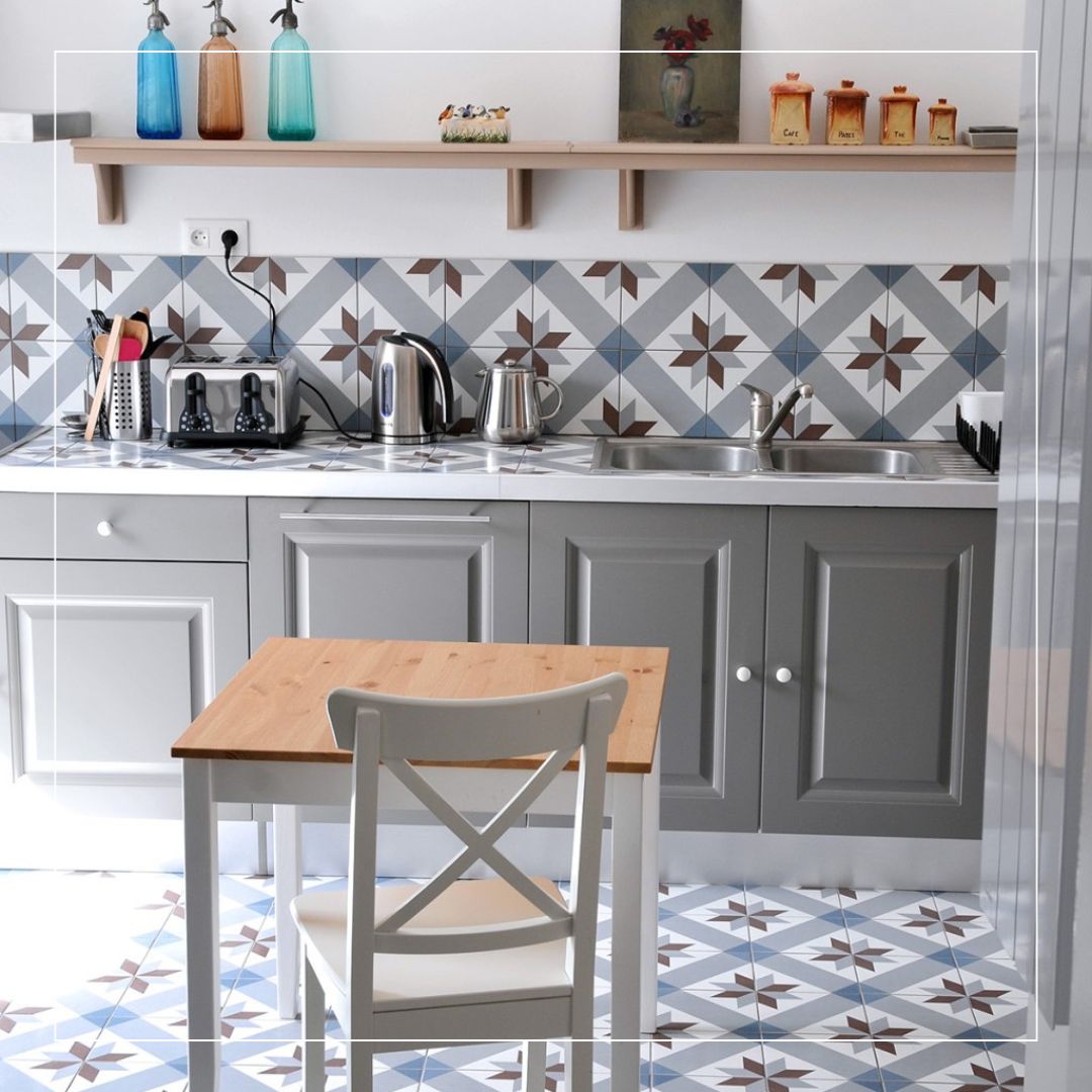 Lifestyle image of patterned tile splashback in contemporary kitchen
