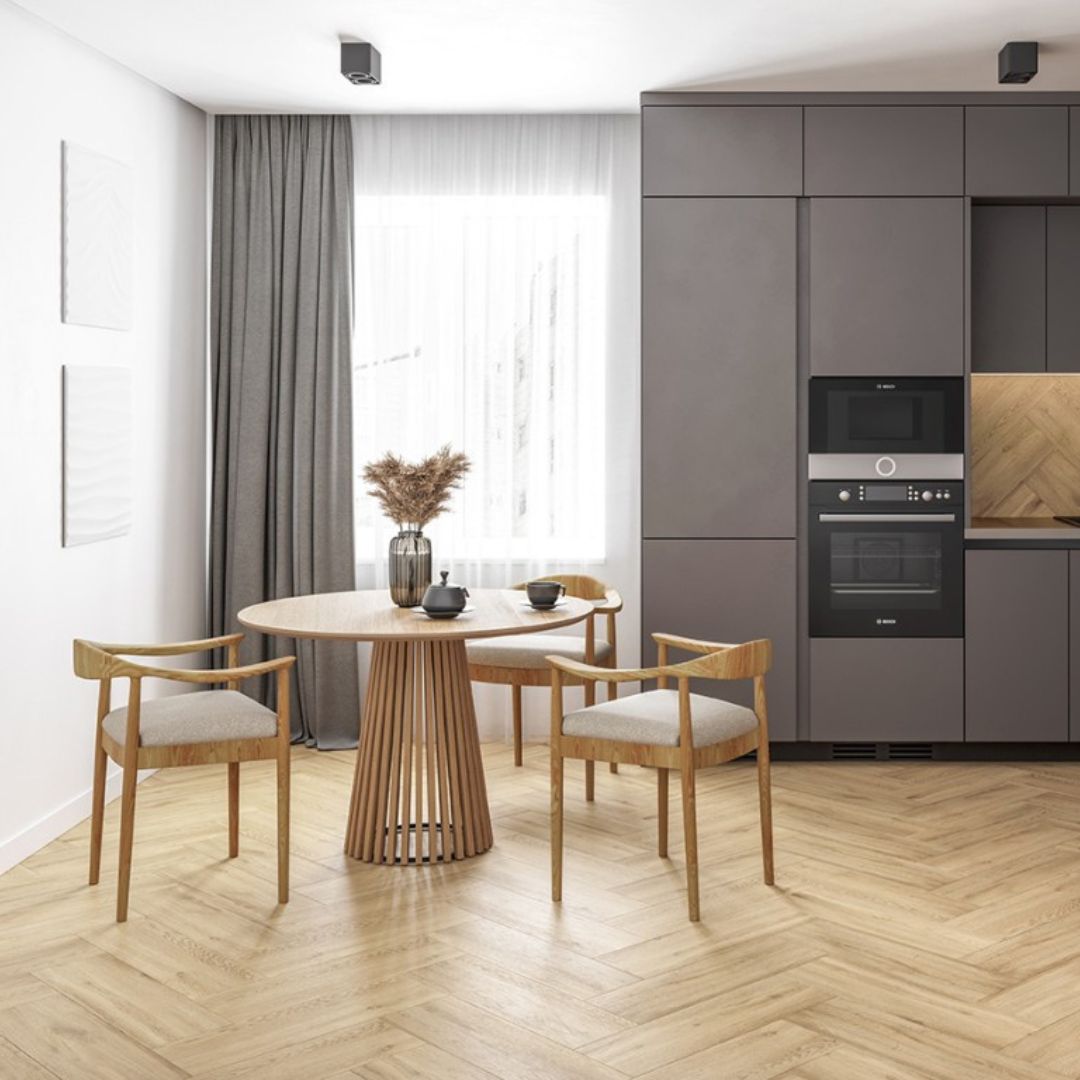 Wood effect tiles in kitchen