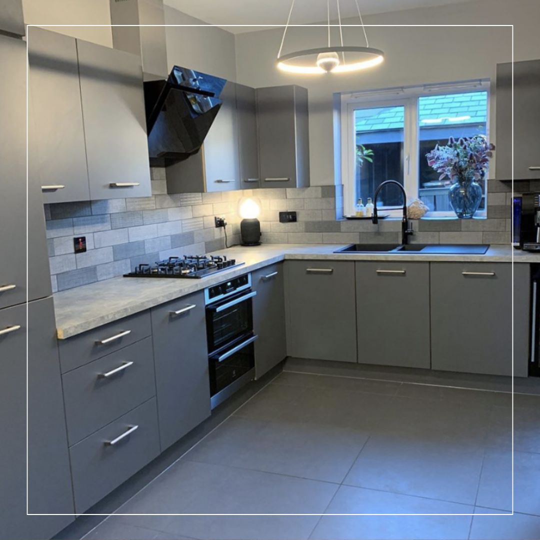 Large format floor kitchen tile
